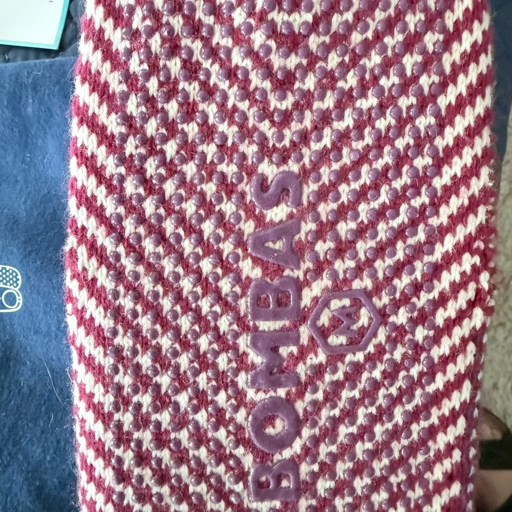 Bombas Gripper Slippers - Red & White Knit - Picture 4 of 5